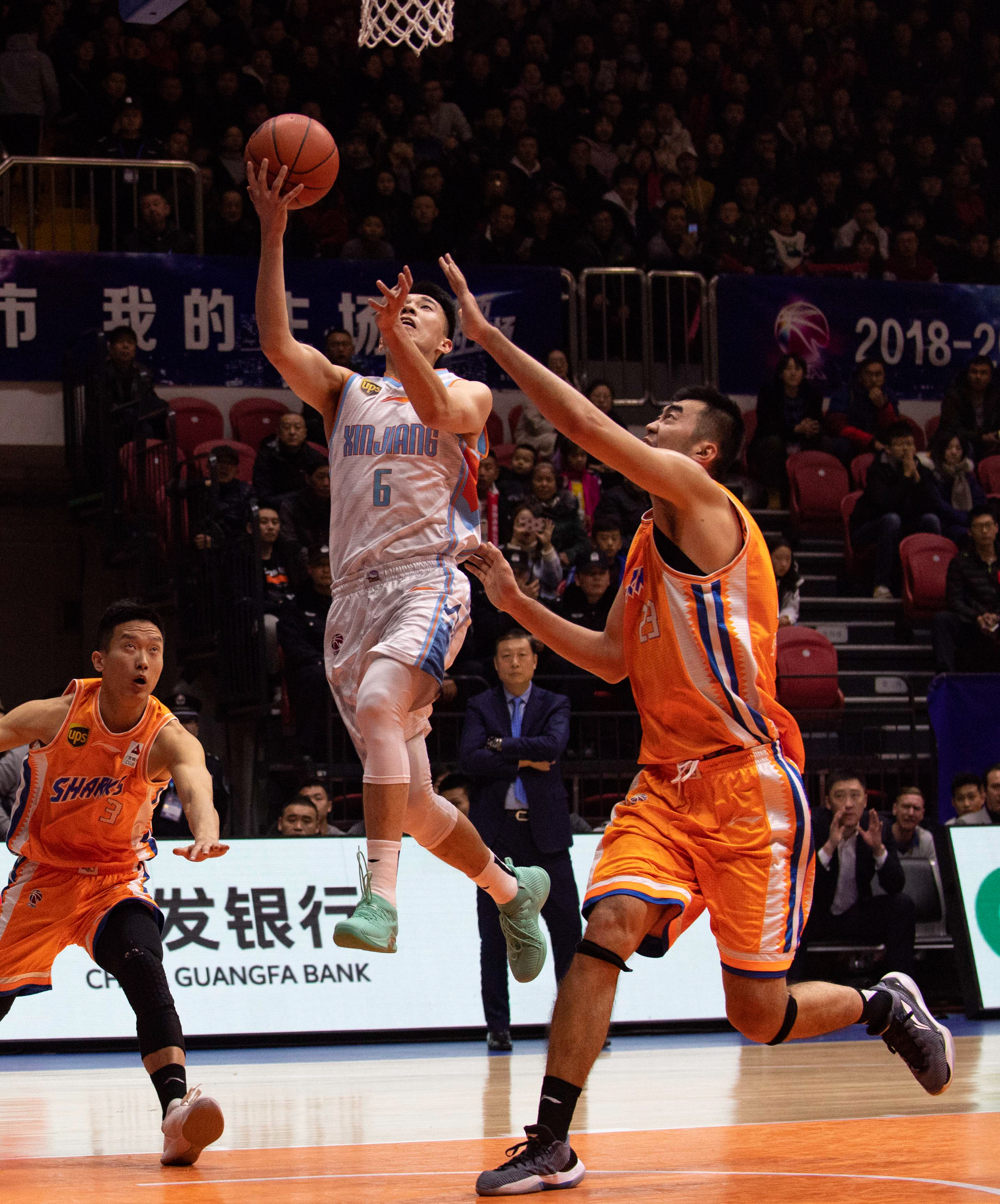 6人组成的 6人组成的