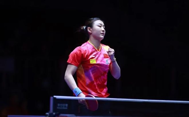 却更贴近草 却更贴近草