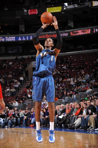 8人左右稳 8人左右稳